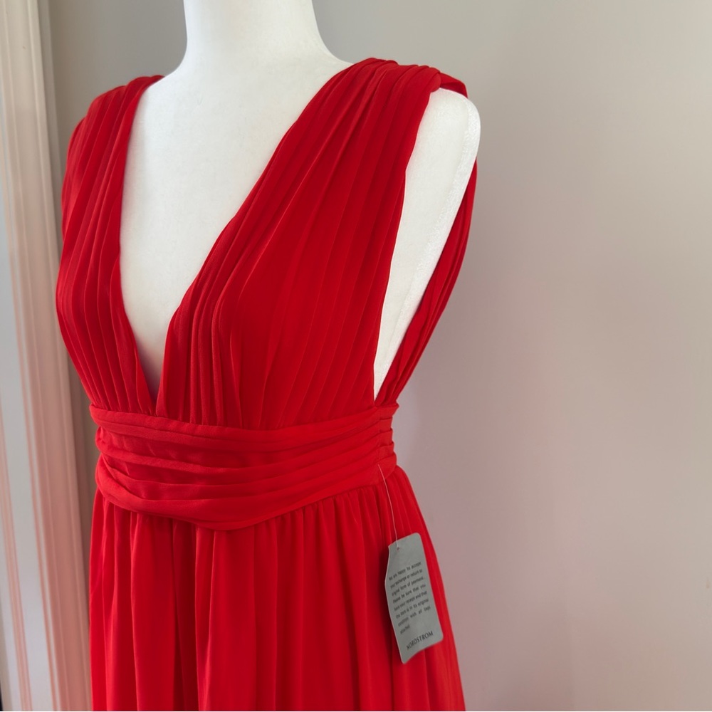 Showstopper! Red Deep V Pleated Women’s Maxi Dress - Size L - New w/Tags